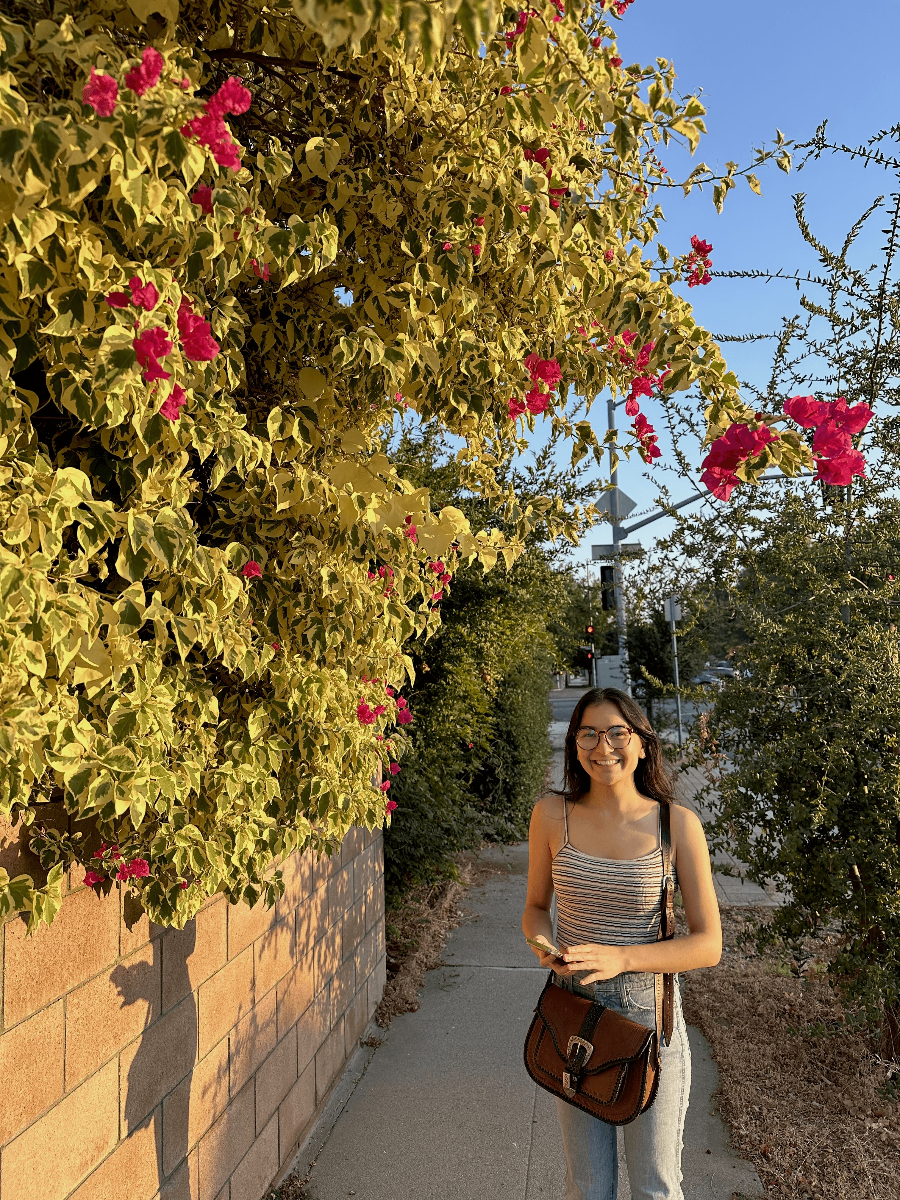 Hanna Barlow performing